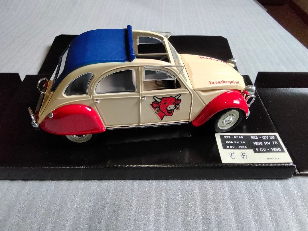 CITROEN　２CV　（LA　VACHE　QUI　RIT）　箱あり