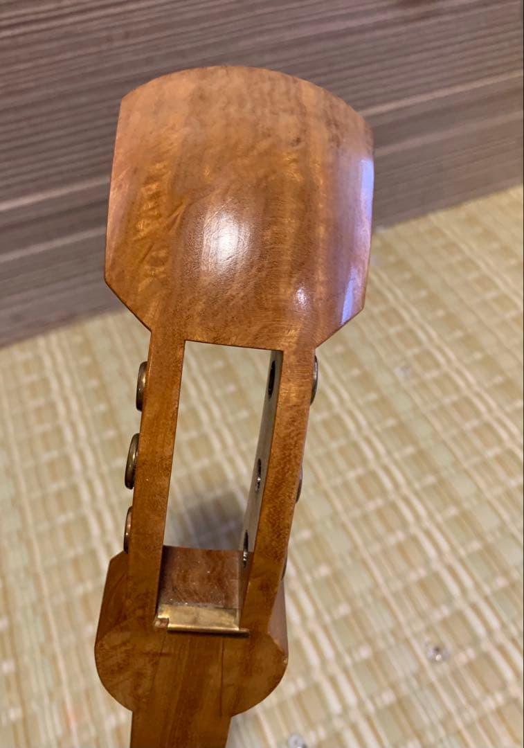 【特選】期間限定値下げ　白紅木三味線 三味線三折れ式　天然素材糸巻き ケース付き