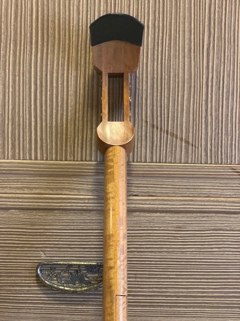 【特選】期間限定値下げ　白紅木三味線 三味線三折れ式　天然素材糸巻き ケース付き