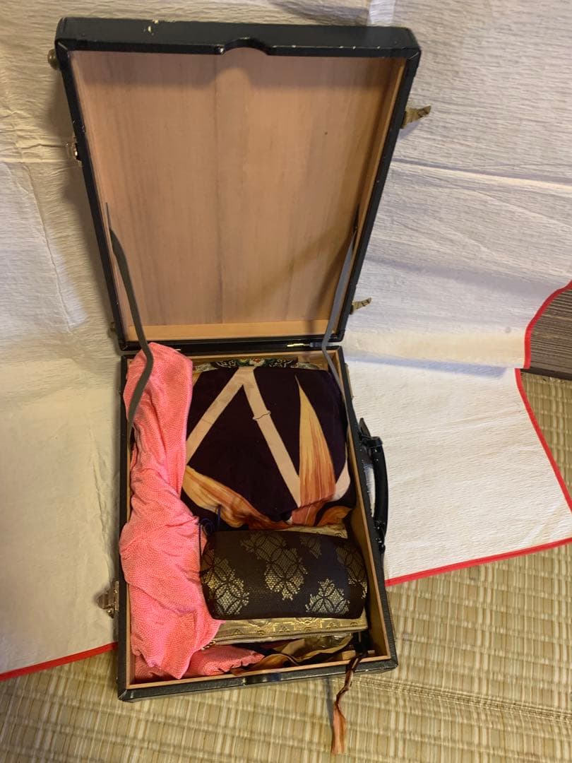 【特選】期間限定値下げ　白紅木三味線 三味線三折れ式　天然素材糸巻き ケース付き