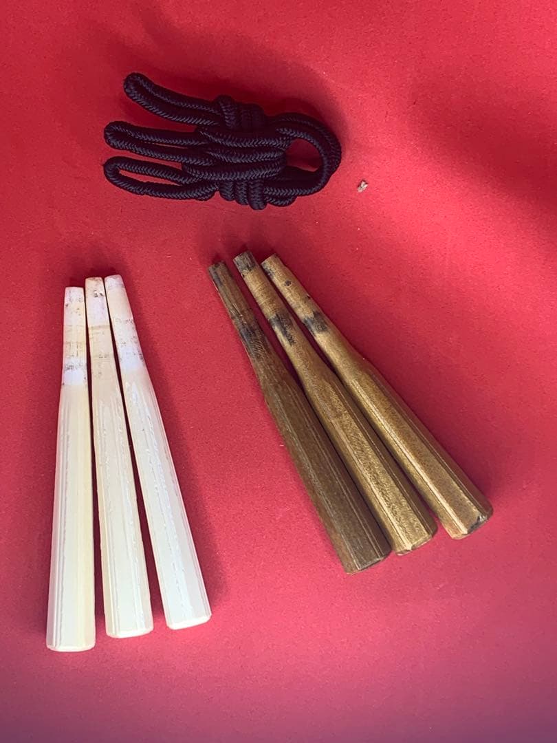 【特選】期間限定値下げ　白紅木三味線 三味線三折れ式　天然素材糸巻き ケース付き