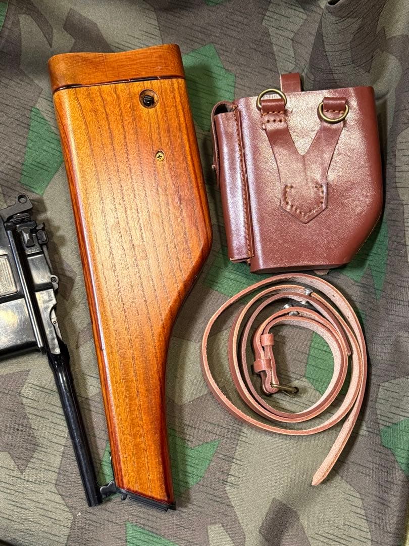 ❹ドイツ軍 モーゼルM712用木製ホルスター&ホルダーとスリング(レプリカ)
