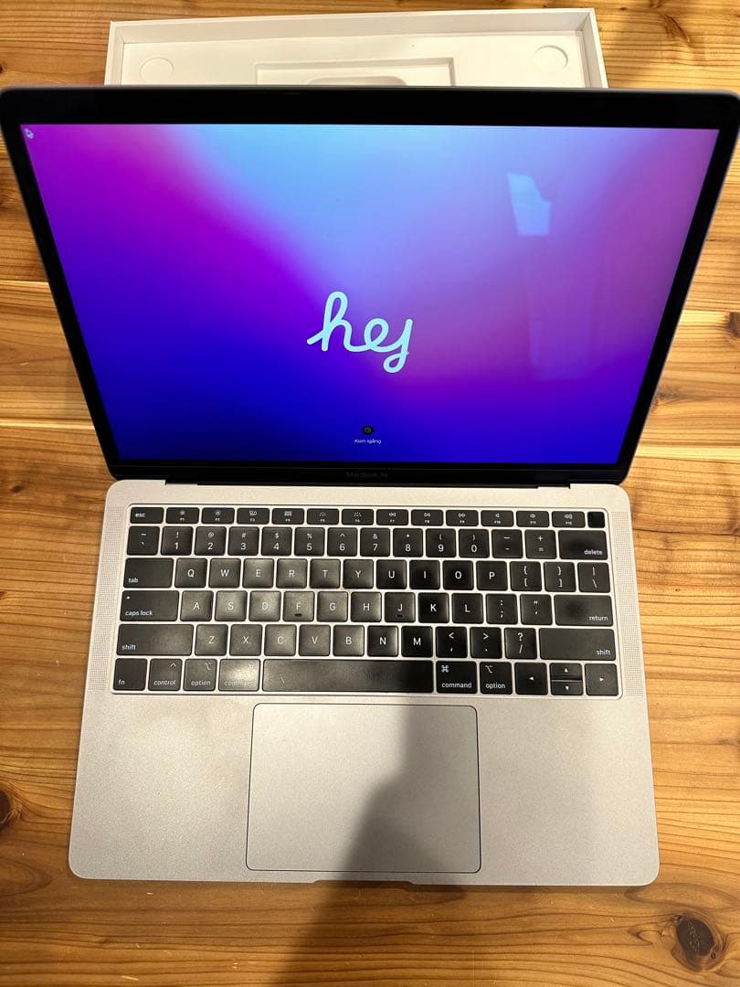 Apple MacBook Air 2018 本体