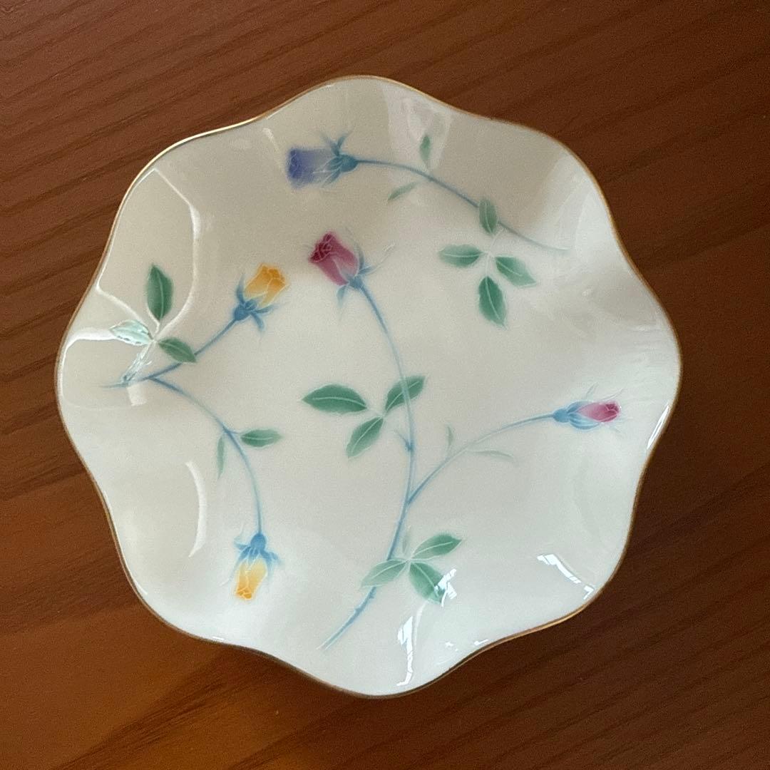 香蘭社 ローズシャワー 食器セット 大皿１枚＋銘々皿５枚 薔薇 金縁 フリル