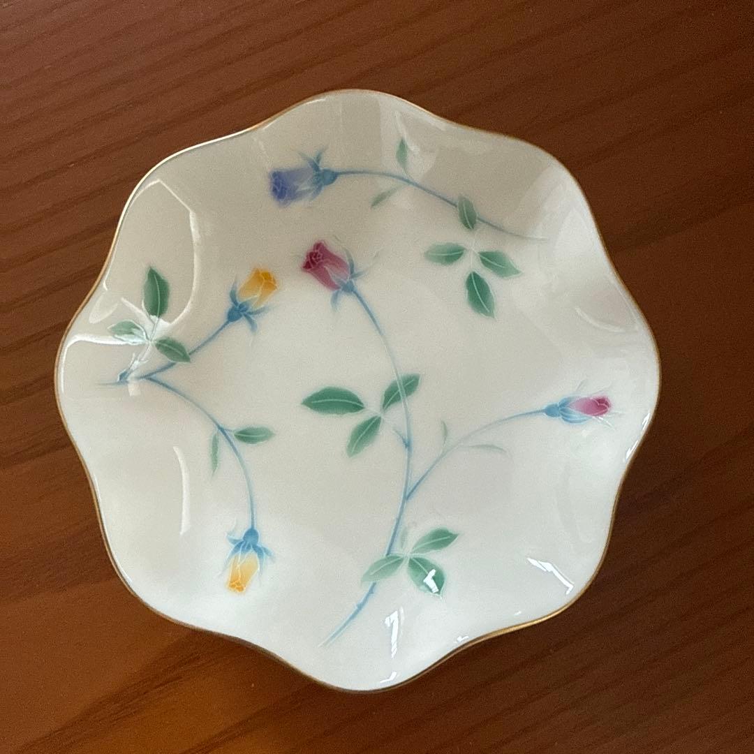 香蘭社 ローズシャワー 食器セット 大皿１枚＋銘々皿５枚 薔薇 金縁 フリル