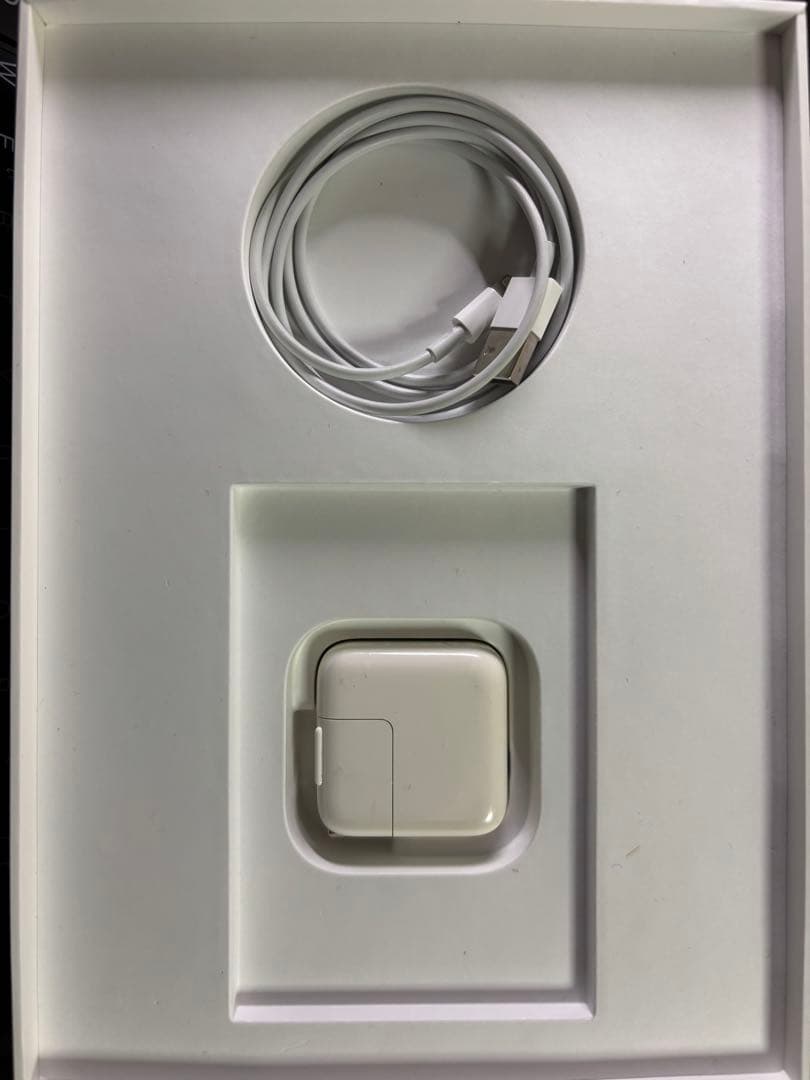 Apple iPad (第6世代) 128GB　シルバー