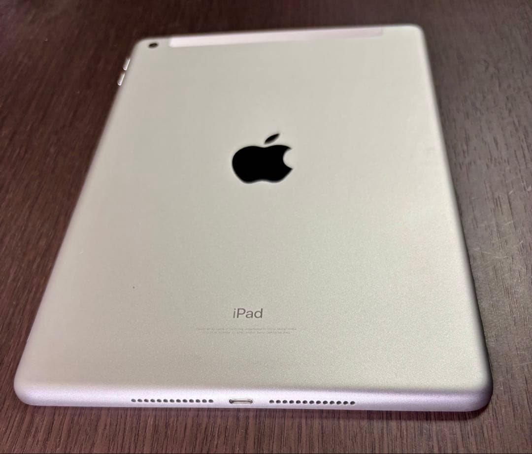 Apple iPad (第6世代) 128GB　シルバー