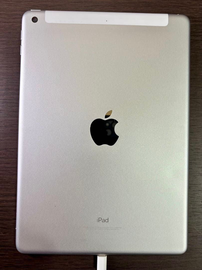 Apple iPad (第6世代) 128GB　シルバー