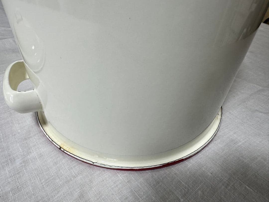 蓋付き白色ホーロー深型鍋　 直径約22.0cm、高さ約21.5cm