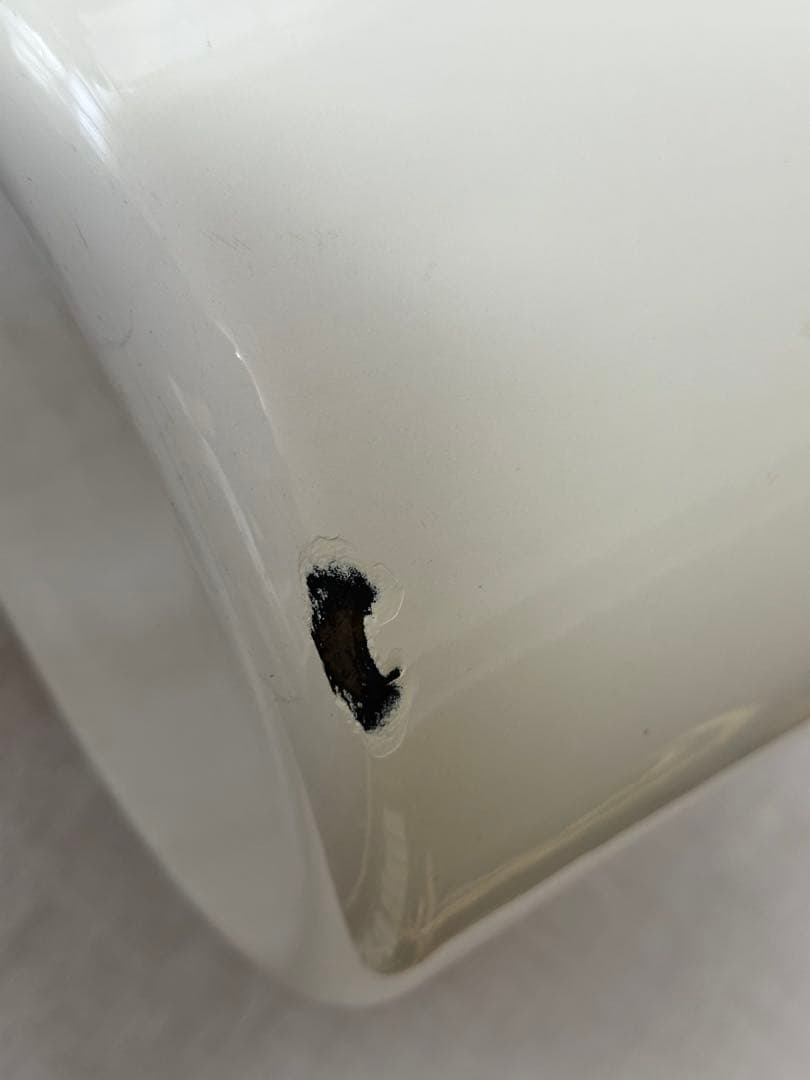 蓋付き白色ホーロー深型鍋　 直径約22.0cm、高さ約21.5cm