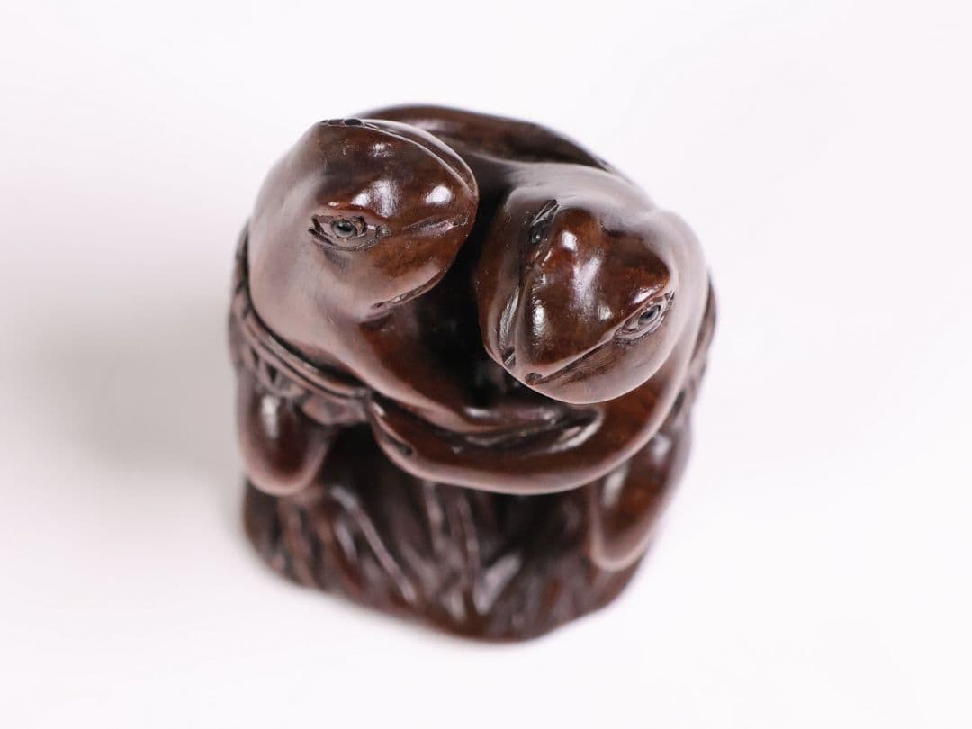 木製 提物 根付 蛙 カエル 相撲 在銘 おそらく忠盛 彫刻 木彫【MB304】