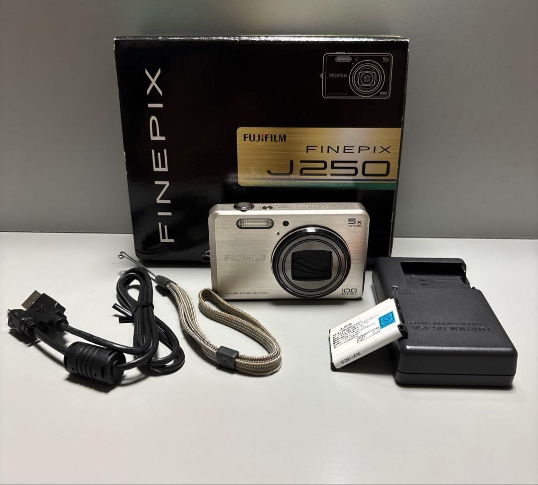 Fujifilm FinePix J250 シルバー　コンデジ