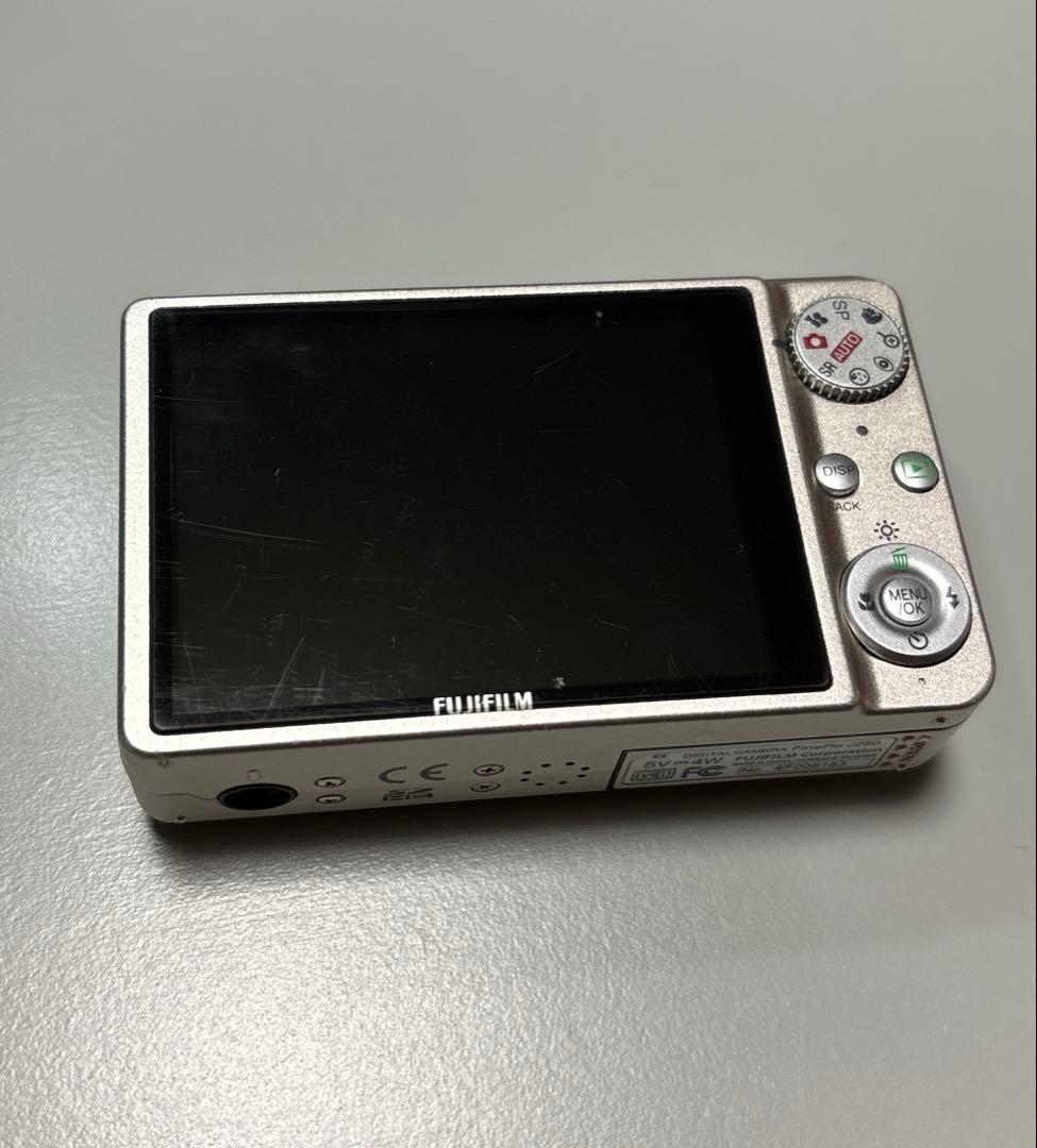 Fujifilm FinePix J250 シルバー　コンデジ
