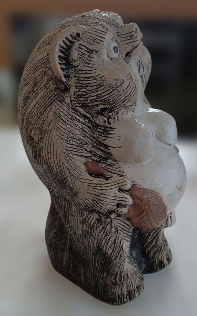 女の子のたぬき。分福茶釜の茂林寺ゆかり 約25cm