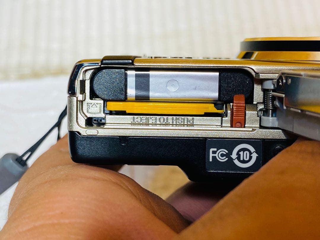 OLYMPUS μ-9000 12メガピクセル コンパクトデジタルカメラ