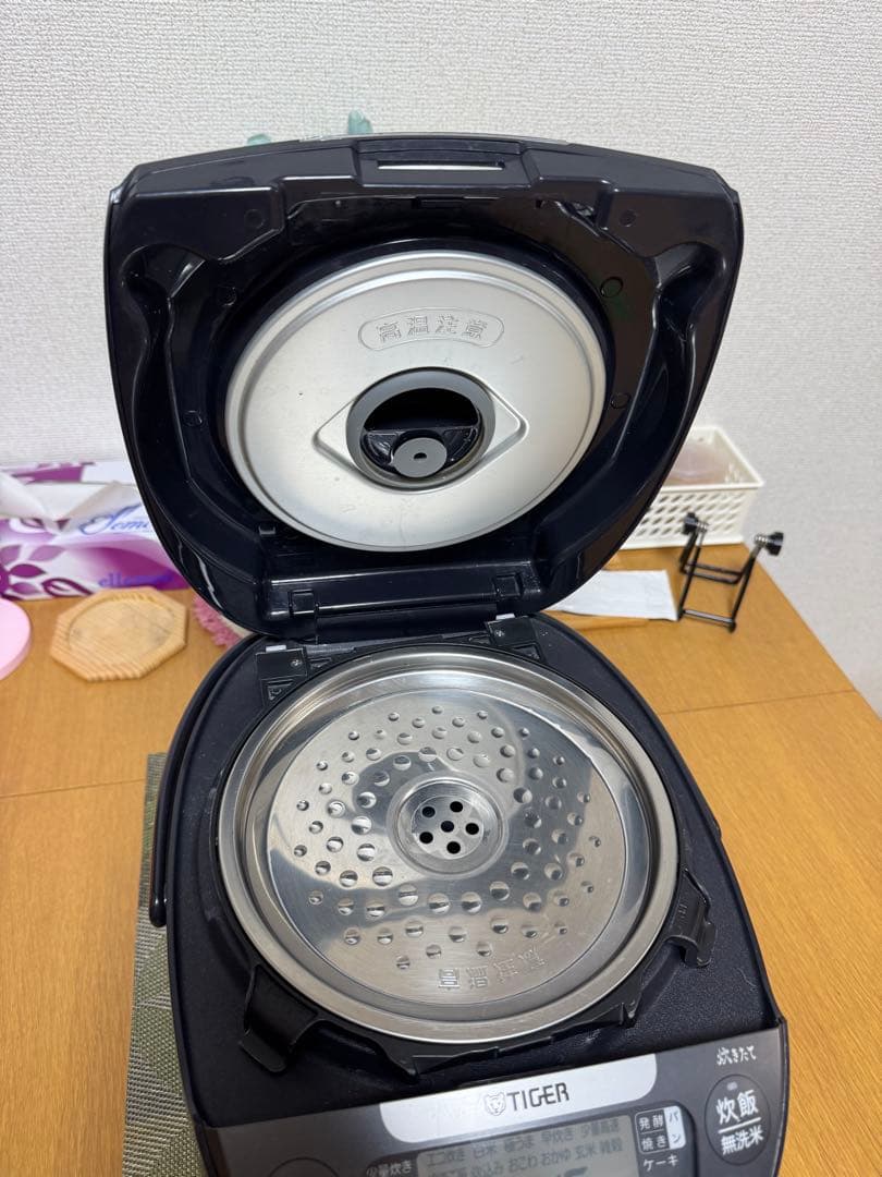 2021年製 5.5合TIGER タイガーJPW-BK10圧力 IH炊飯ジャー