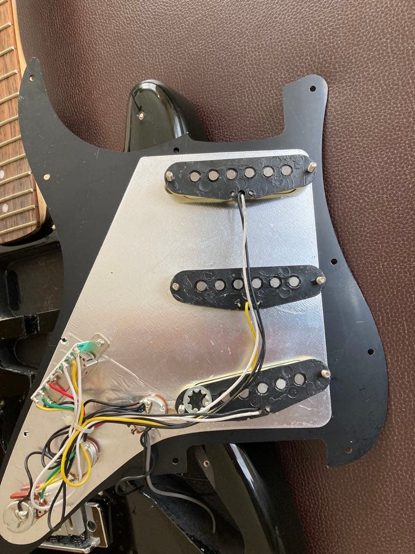 【ローズ指板／アルニコ5】Squier Standard ギルモア風カスタム