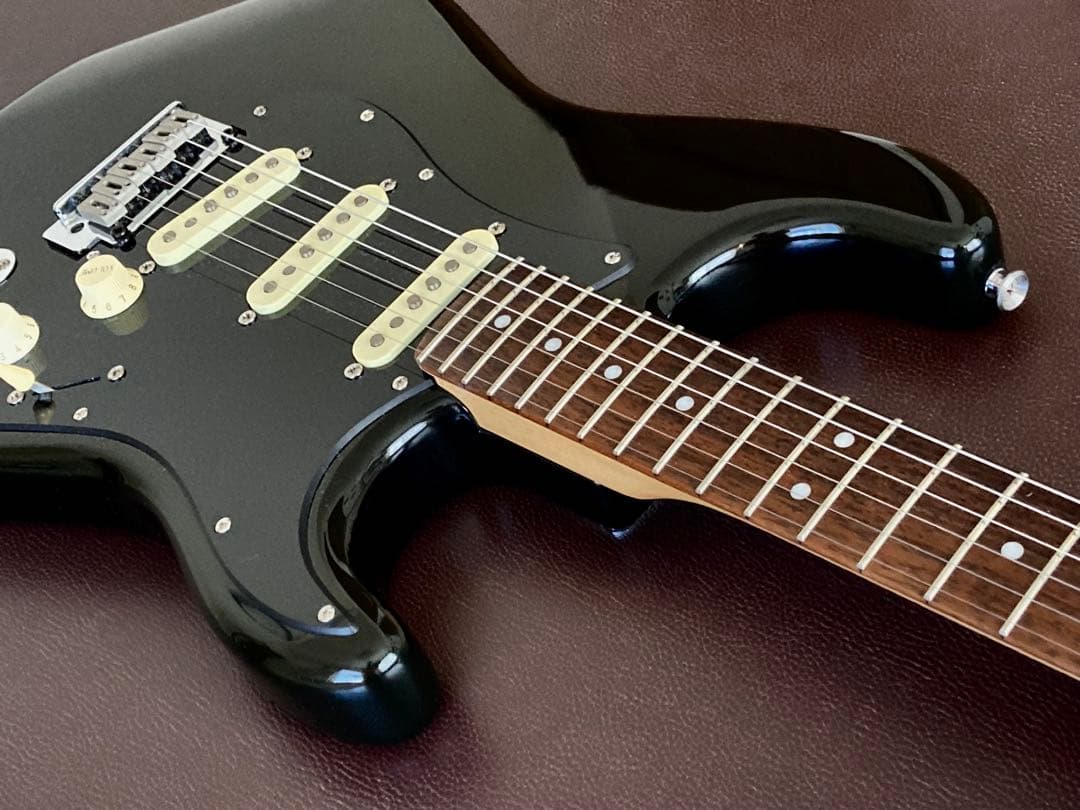 【ローズ指板／アルニコ5】Squier Standard ギルモア風カスタム