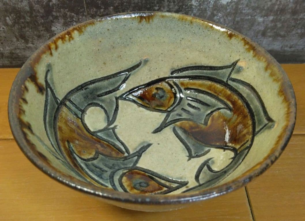 最上作 人間国宝 金城次郎 魚紋茶碗(外刷毛目) 栞 共箱 無傷 壷屋焼
