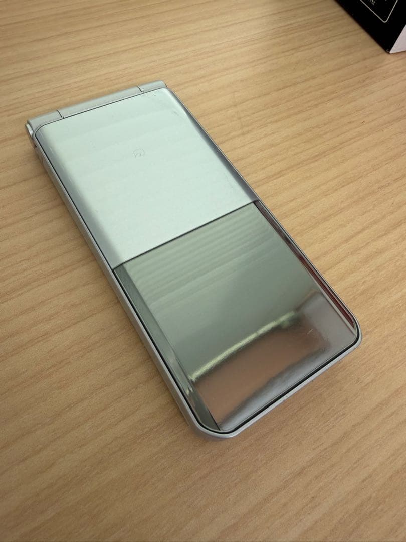 docomo arrows F-03L シルバー折りたたみ式
