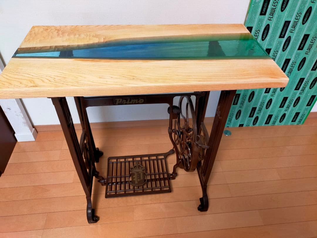 レジンリバーテーブル天板　レジンテーブル　ミシン脚テーブル　ディスプレイ