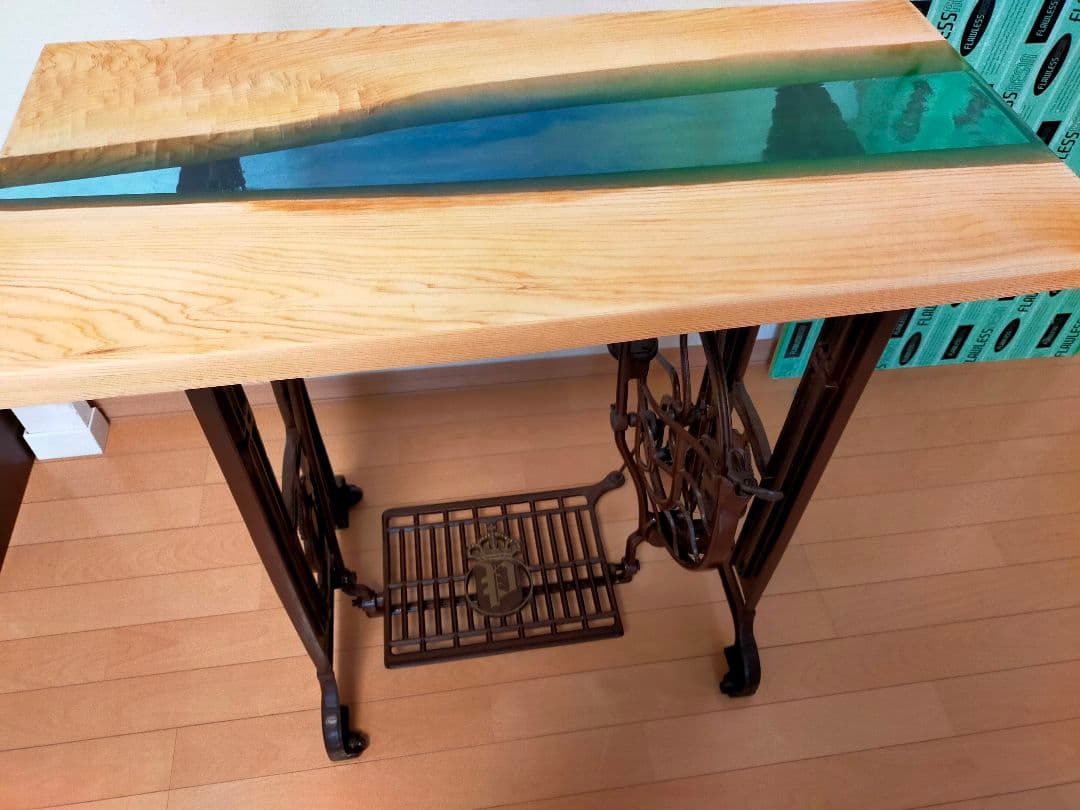 レジンリバーテーブル天板　レジンテーブル　ミシン脚テーブル　ディスプレイ