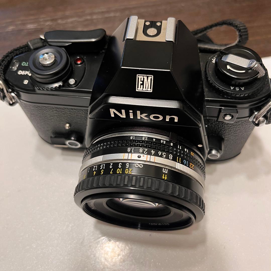 美品　Nikon EM フイルムカメラ　50mm 1:1.8