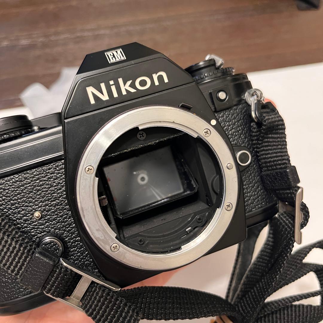 美品　Nikon EM フイルムカメラ　50mm 1:1.8