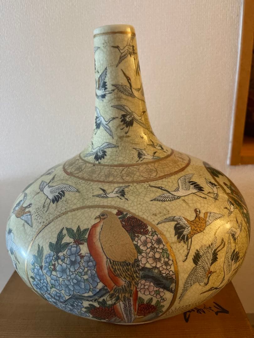 鳥と花の装飾 陶器製花瓶