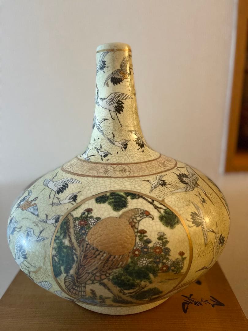 鳥と花の装飾 陶器製花瓶