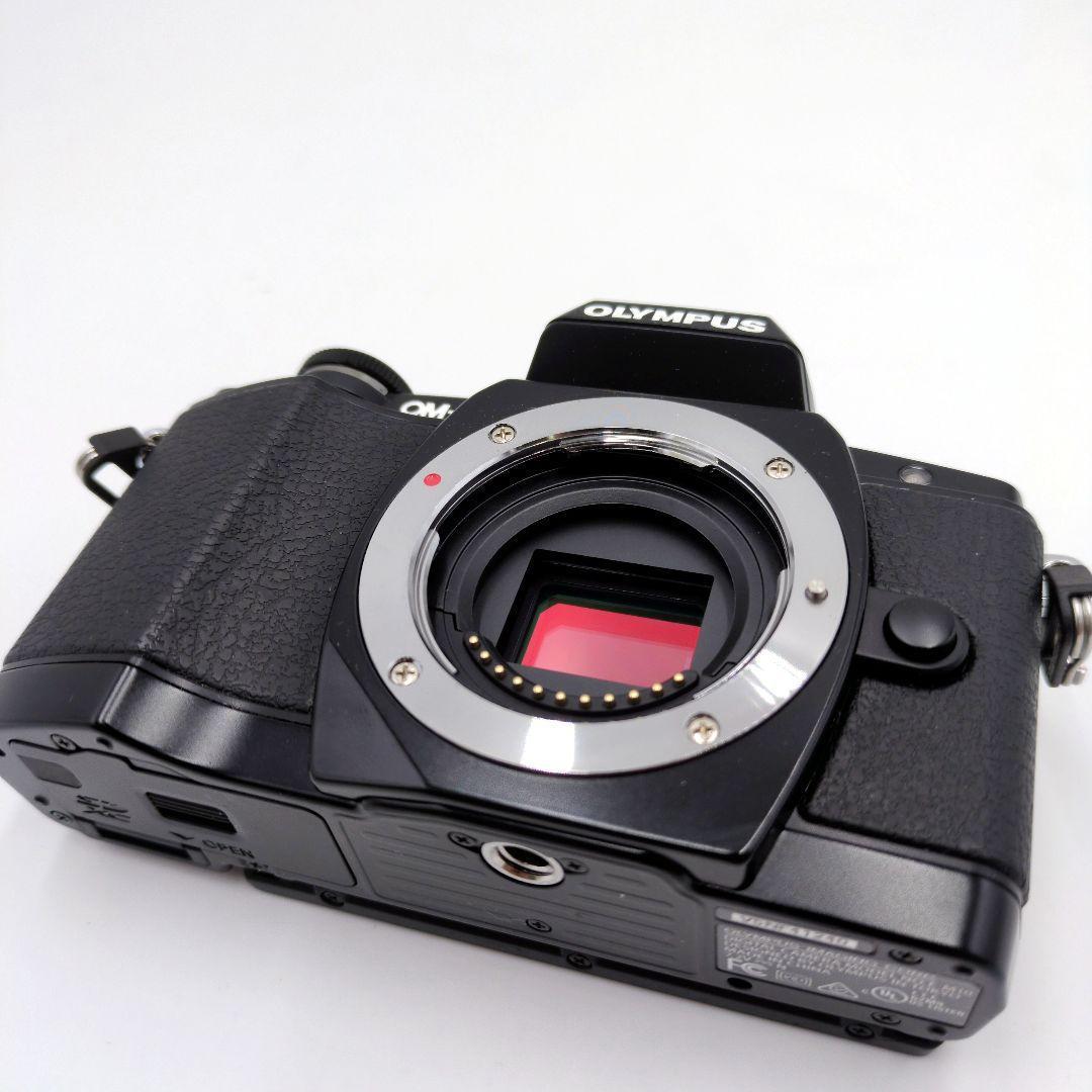 【極美品】OLYMPUS OM-D E-M10 ダブルズームキット ブラック