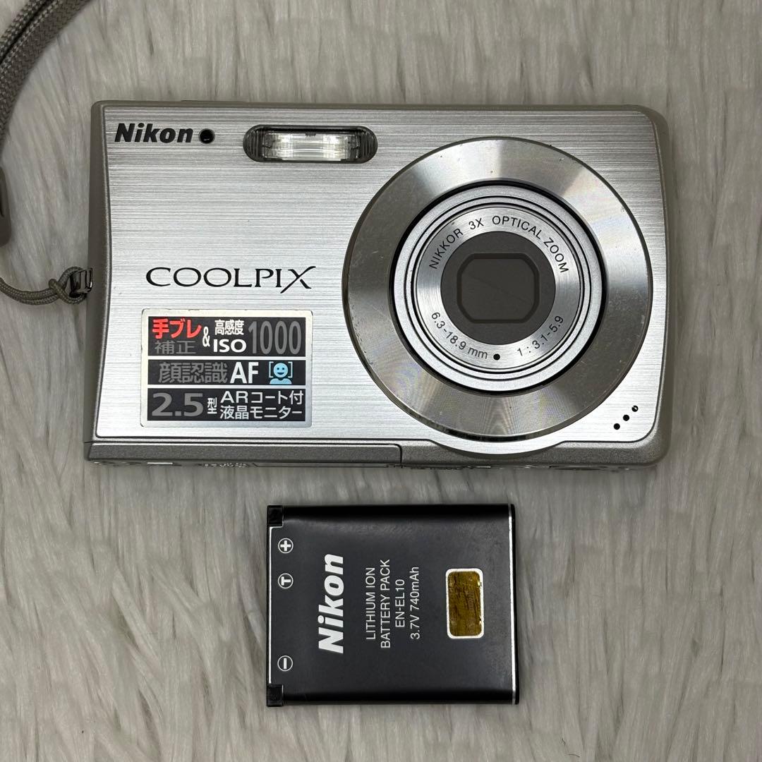 美品　Nikon カメラ　COOLPIX S200 シルバー　コンデジ　動作品