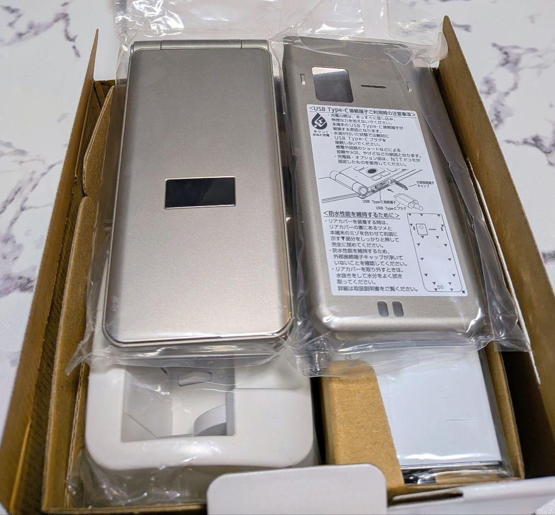 新品未使用 arrows ケータイ ベーシック F-41C ゴールド ドコモ