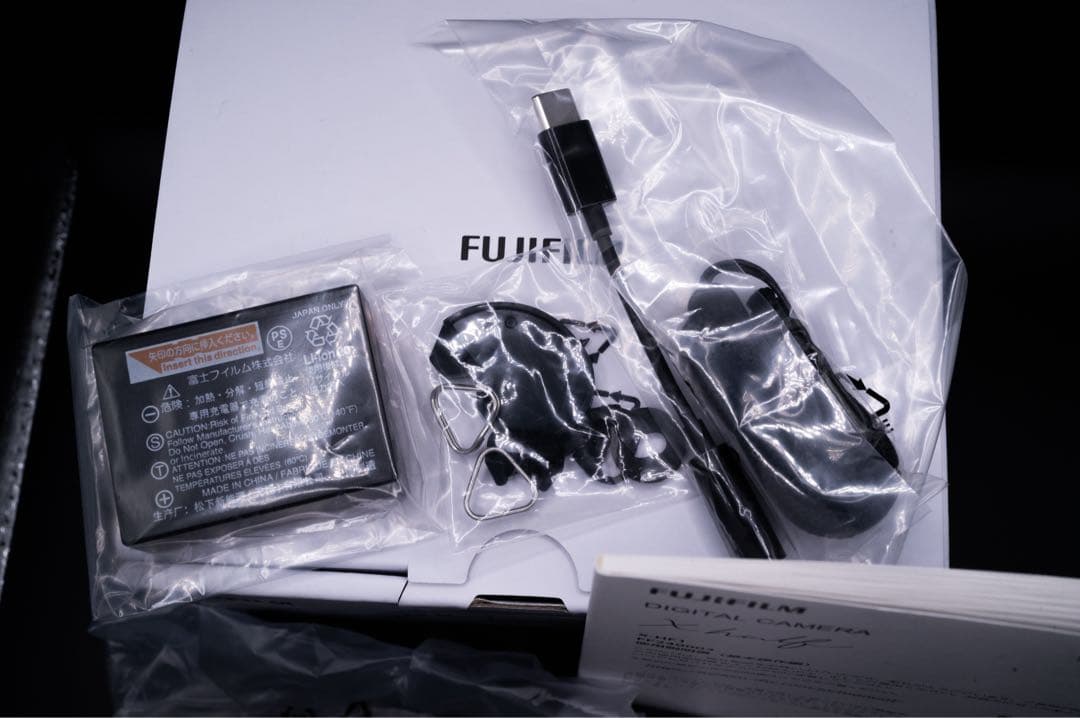 3年保証/新品（新古品）FUJIFILM X-halfブラック