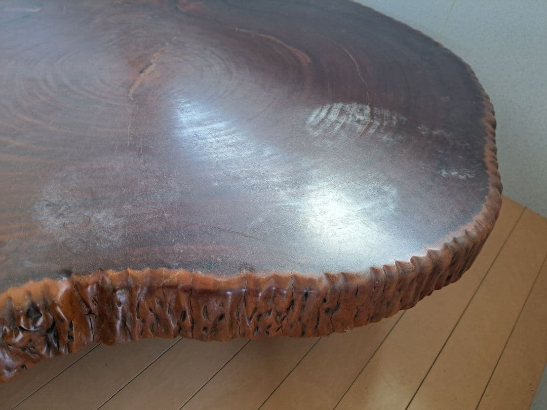 かなり重い、一枚板の天然木輪切り