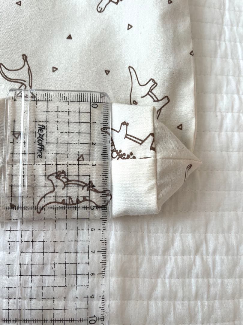 専用✳︎ハンドメイド✳︎巾着　恐竜柄　アイボリー　マチあり　シューズ袋