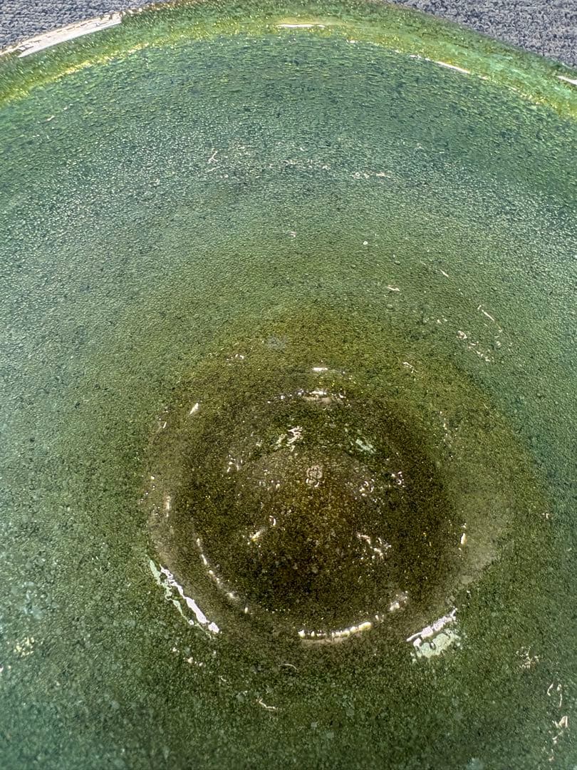 ガラス製 緑色と金色のボウル吹きガラス 稲嶺盛吉