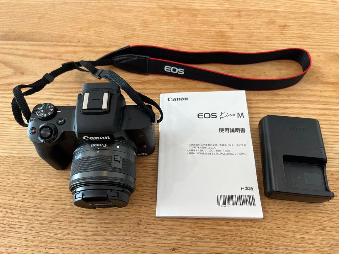 新品級　Canon EOS Kiss M ミラーレス一眼　ブラック　レンズキット