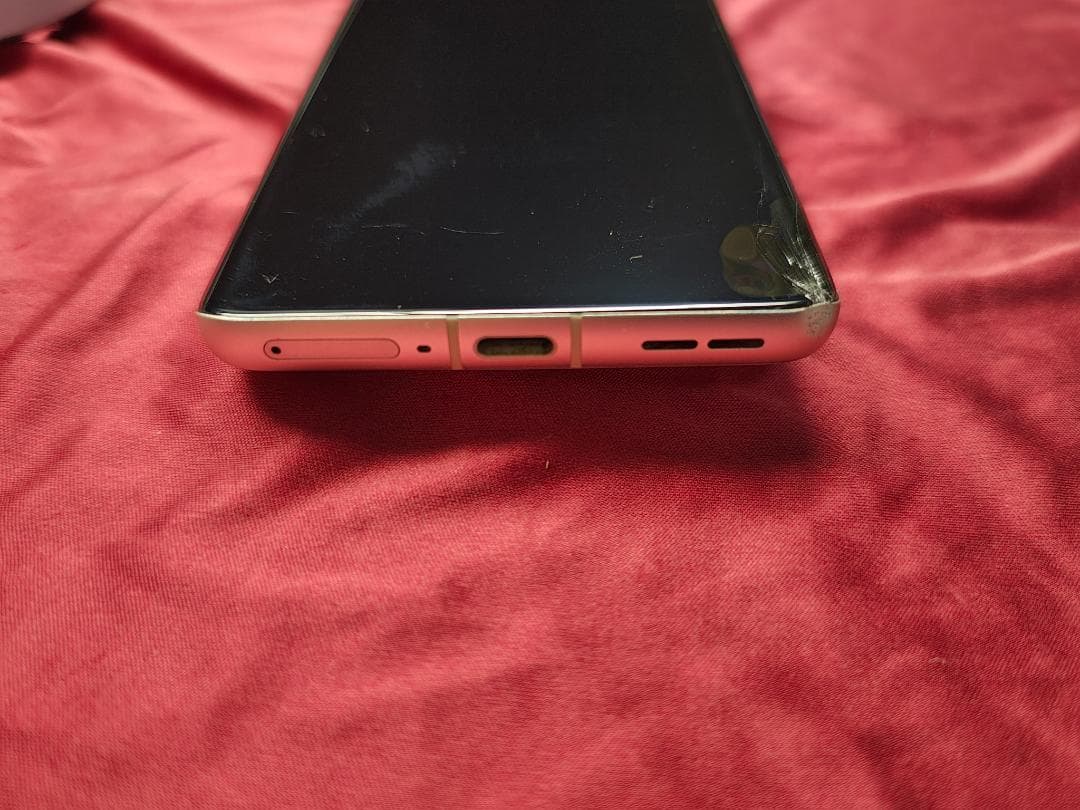 Motorola Edge 50s Pro バニラクリーム （画面割ジャンク）