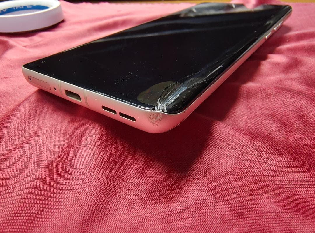 Motorola Edge 50s Pro バニラクリーム （画面割ジャンク）