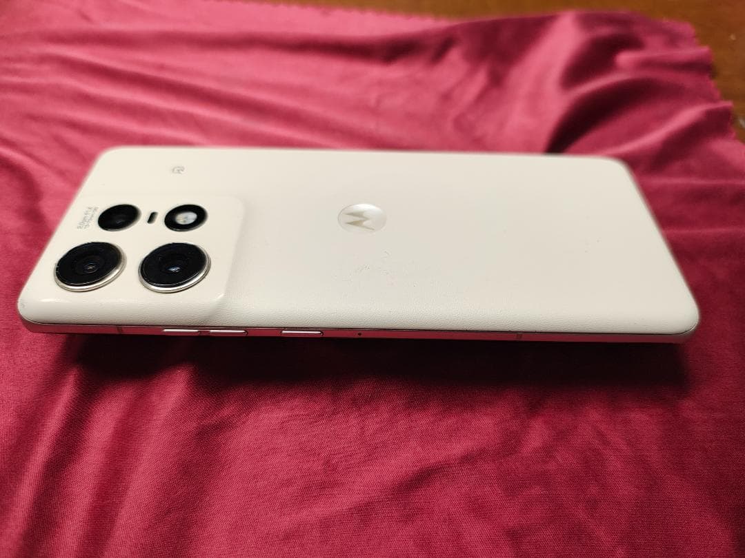 Motorola Edge 50s Pro バニラクリーム （画面割ジャンク）