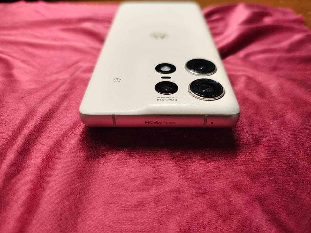 Motorola Edge 50s Pro バニラクリーム （画面割ジャンク）