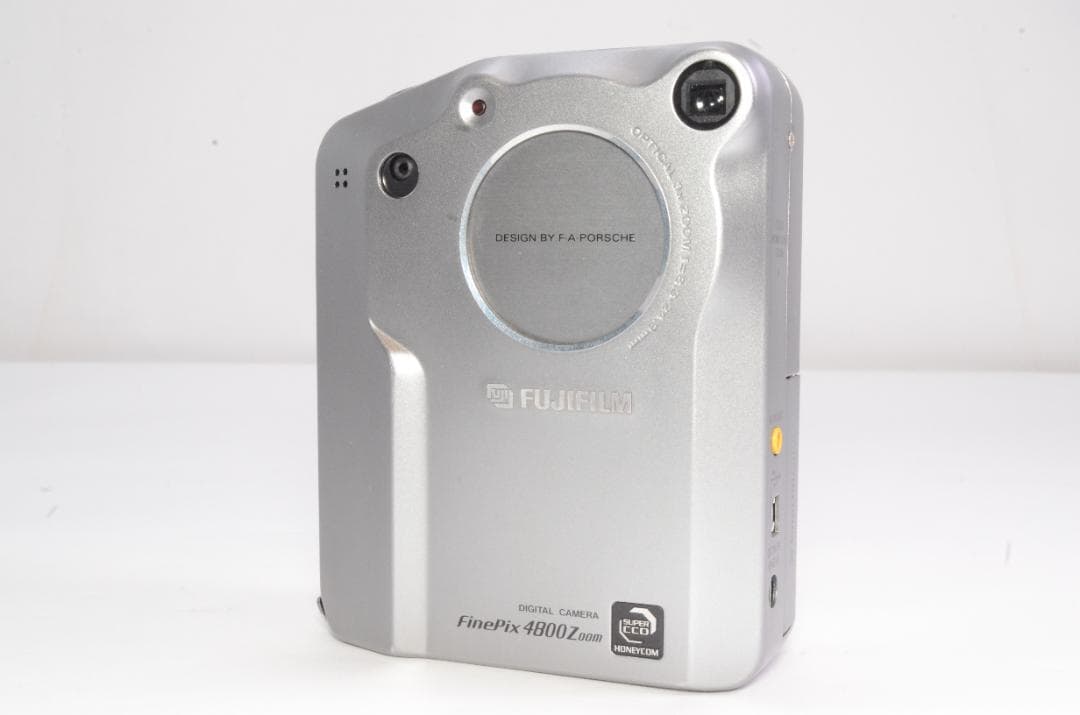 【Tom】ポルシェデザイン FUJIFILM FinePix 4800Z