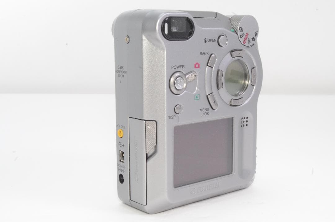 【Tom】ポルシェデザイン FUJIFILM FinePix 4800Z