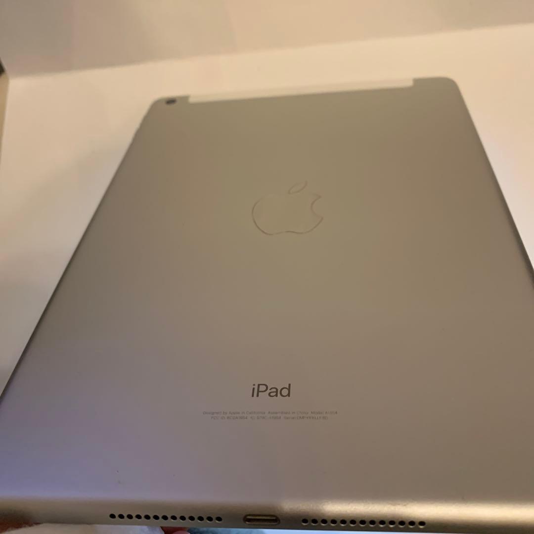Apple iPad 第6世代 Wi-Fi+Cellular 32GB シルバー
