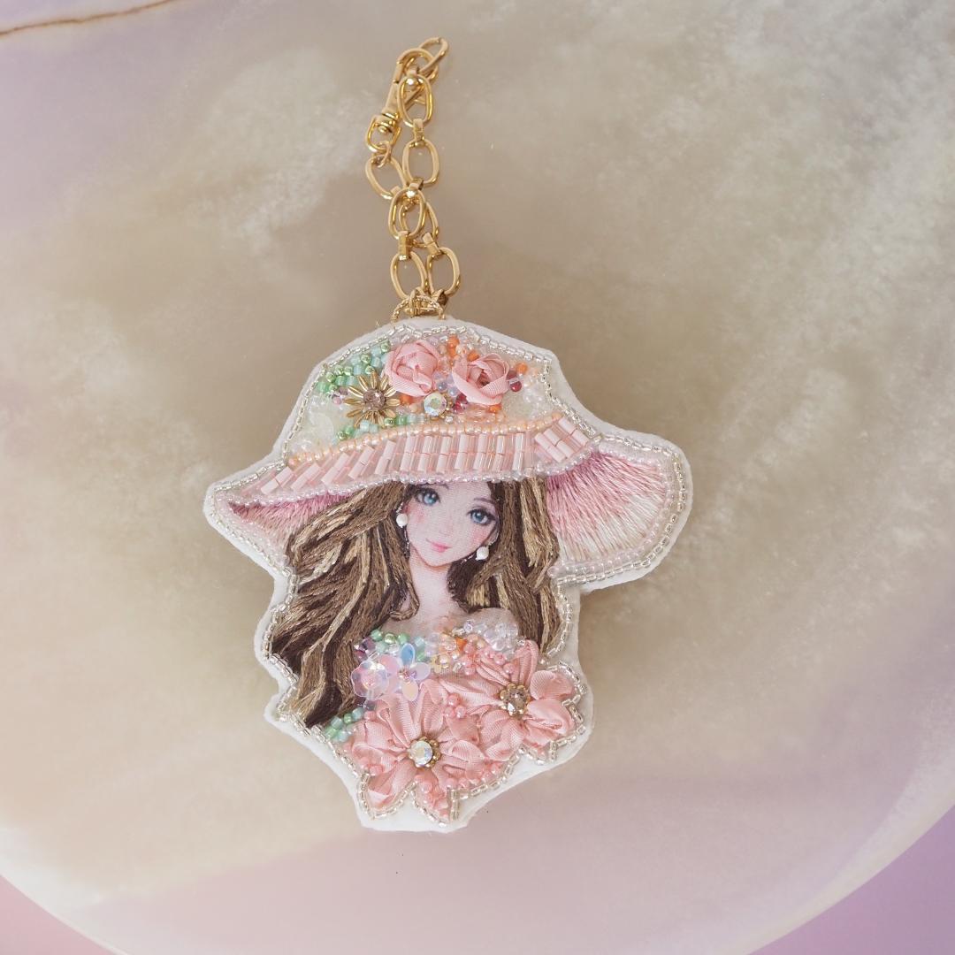 ビーズ刺繍 バッグチャーム 女の子 ハンドメイド 刺繍 ブローチ