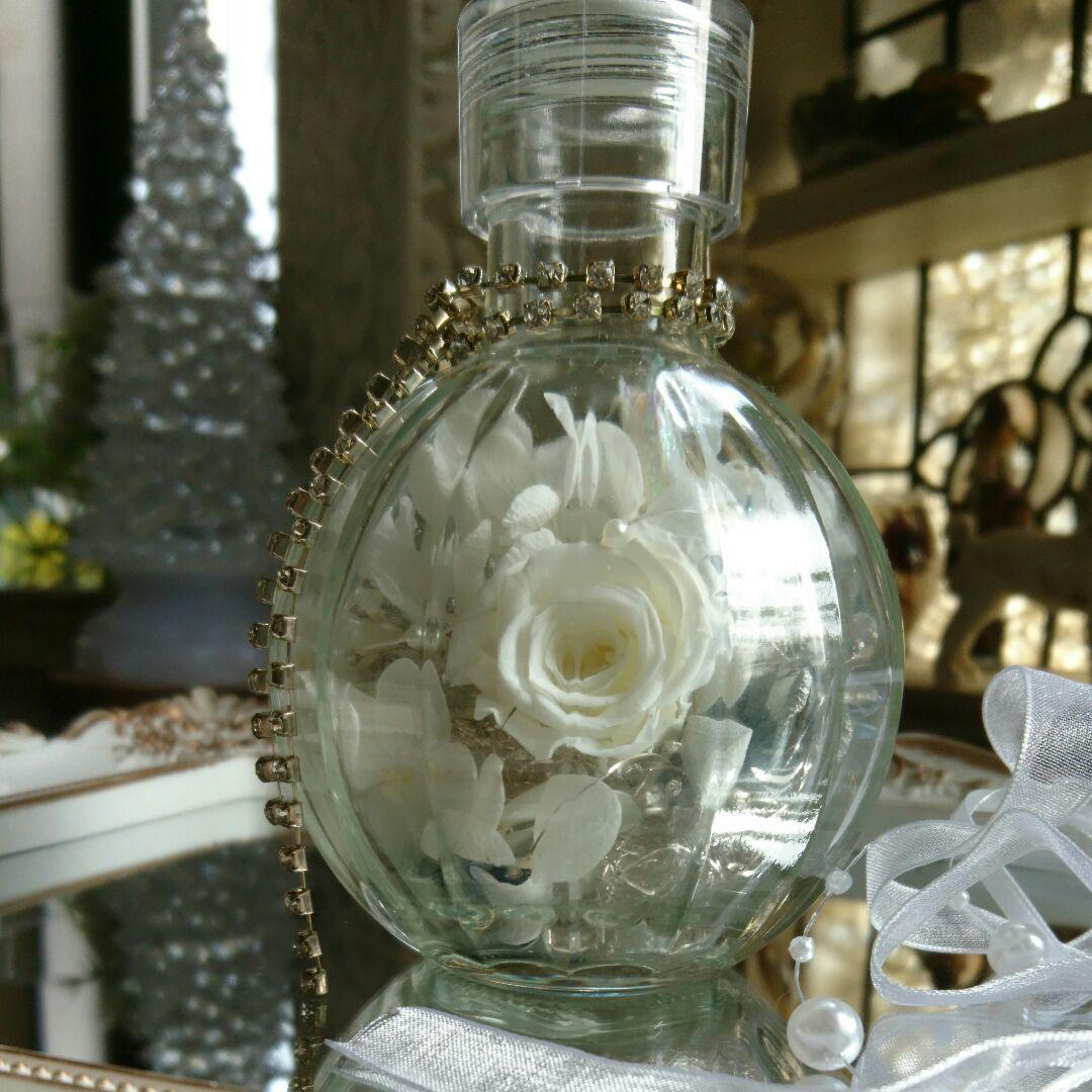 ◆ハーバリウム ＃194 白バラの jewelry bottle .*
