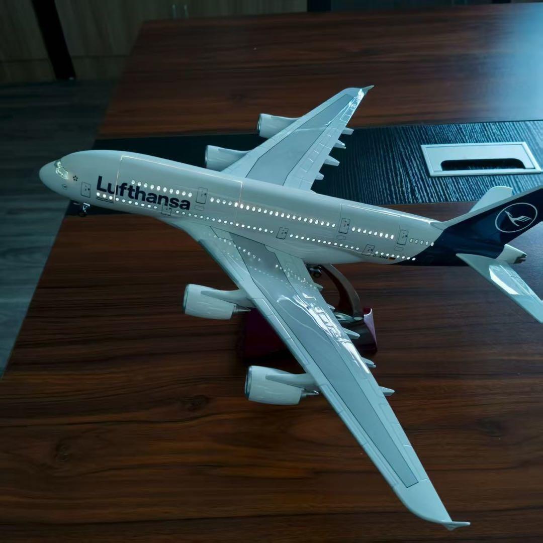 1/160 A380 ルフトハンザ 内部可視 LED付 組立式 空港マット付