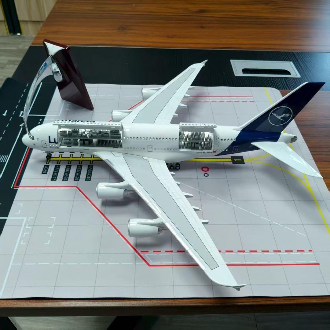 1/160 A380 ルフトハンザ 内部可視 LED付 組立式 空港マット付