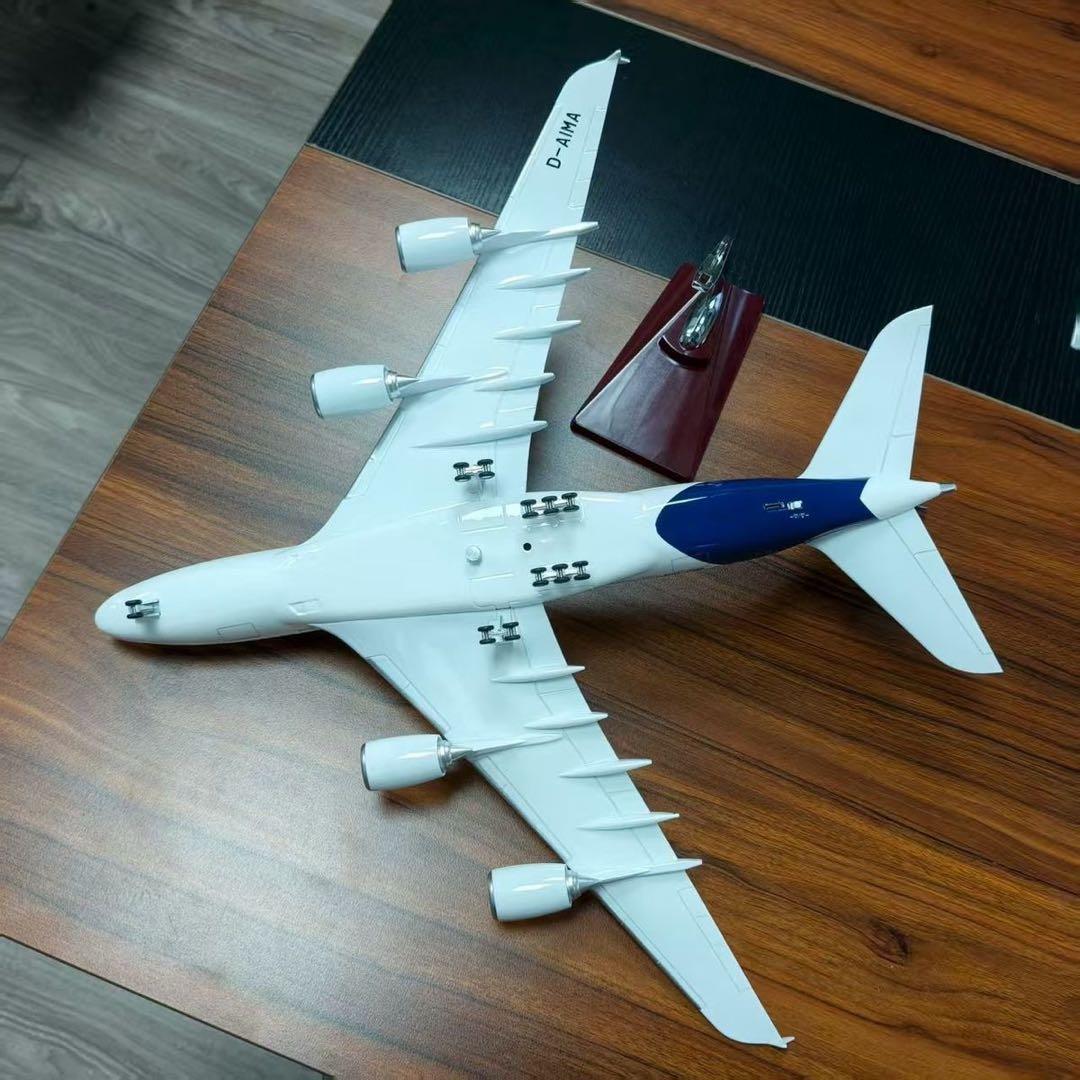 1/160 A380 ルフトハンザ 内部可視 LED付 組立式 空港マット付